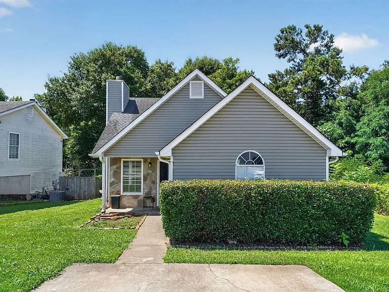 327 Autumn Lake Dr — Photo 1