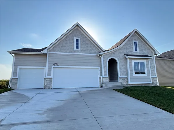 4711 177th St, Urbandale, IA 50323