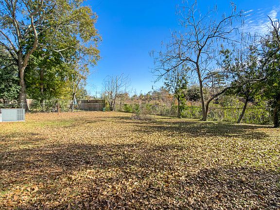 4th image of 2207 Margaret Dr