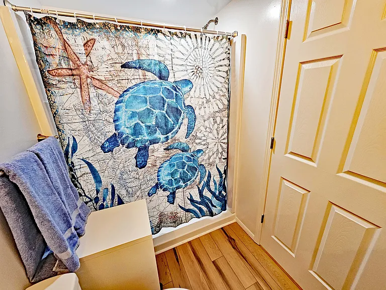 BATHROOM FULL SHOWER