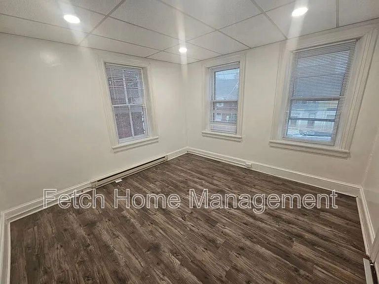 107-109 E Main St #3 — Photo 3