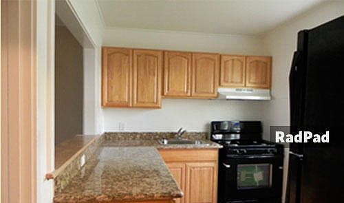 2nd image of 8 Werden St
