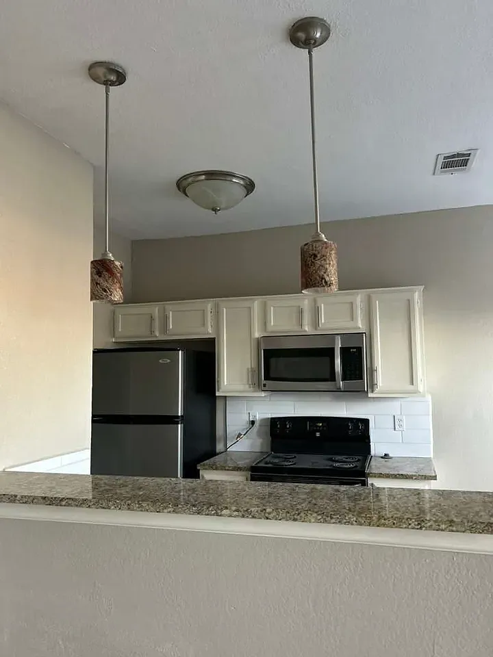 1 bed, 565 sqft, $1,200 — Photo 2