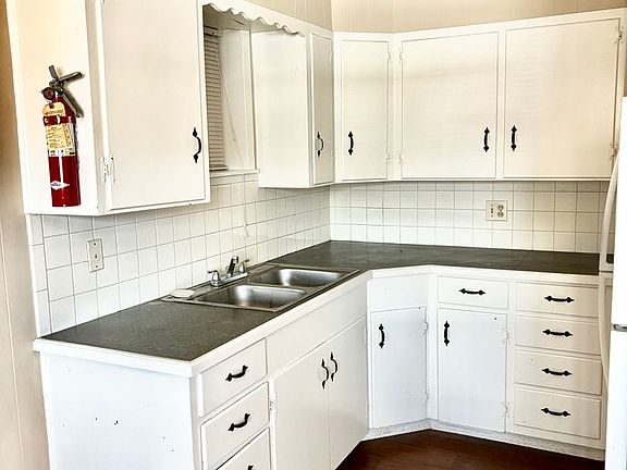 5th image of 2409 W Ave N #2