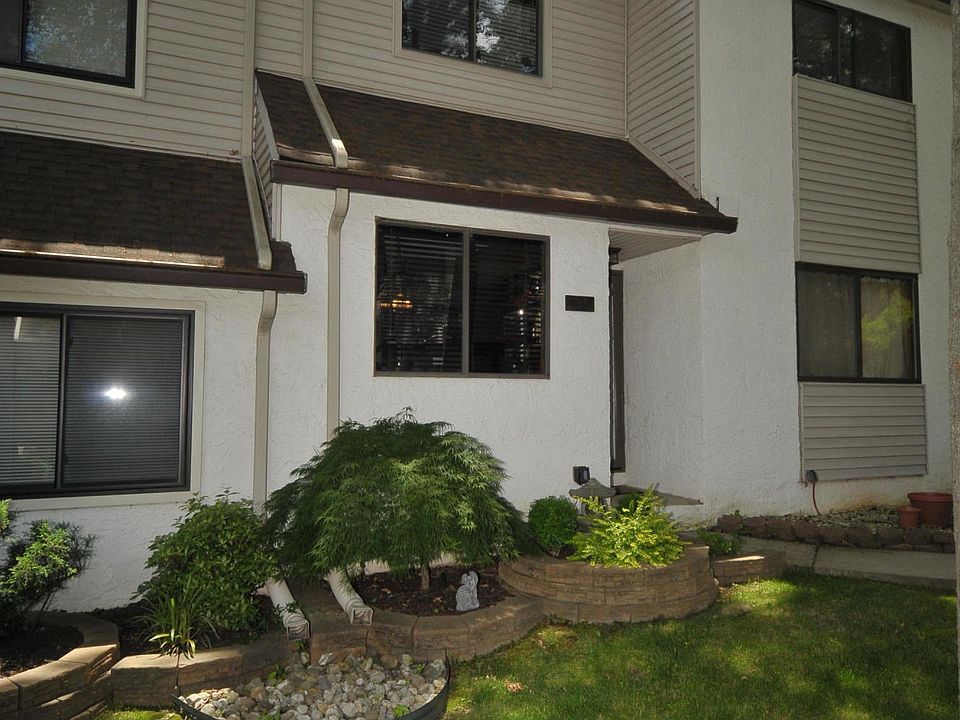 1st image of 378 Sprague Ave #46