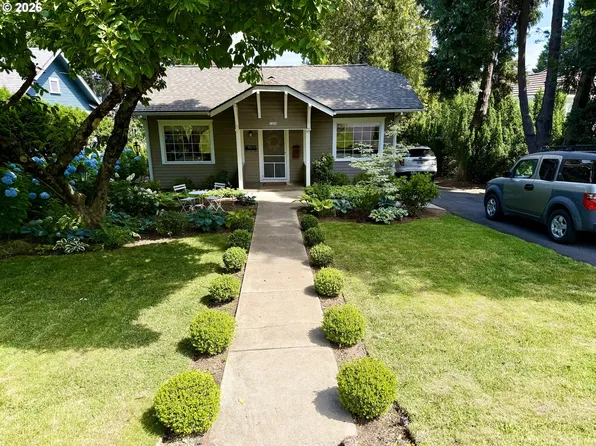 1204 State St, Hood River, OR 97031