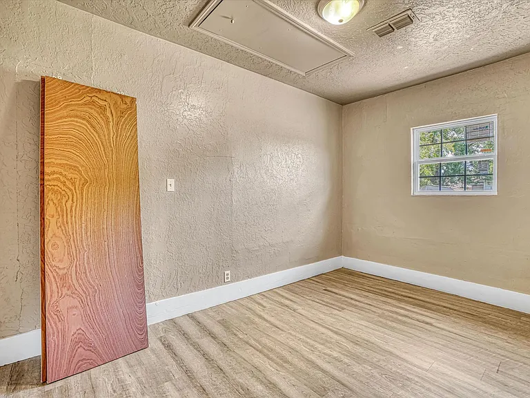 1508 N Crain St — Photo 23