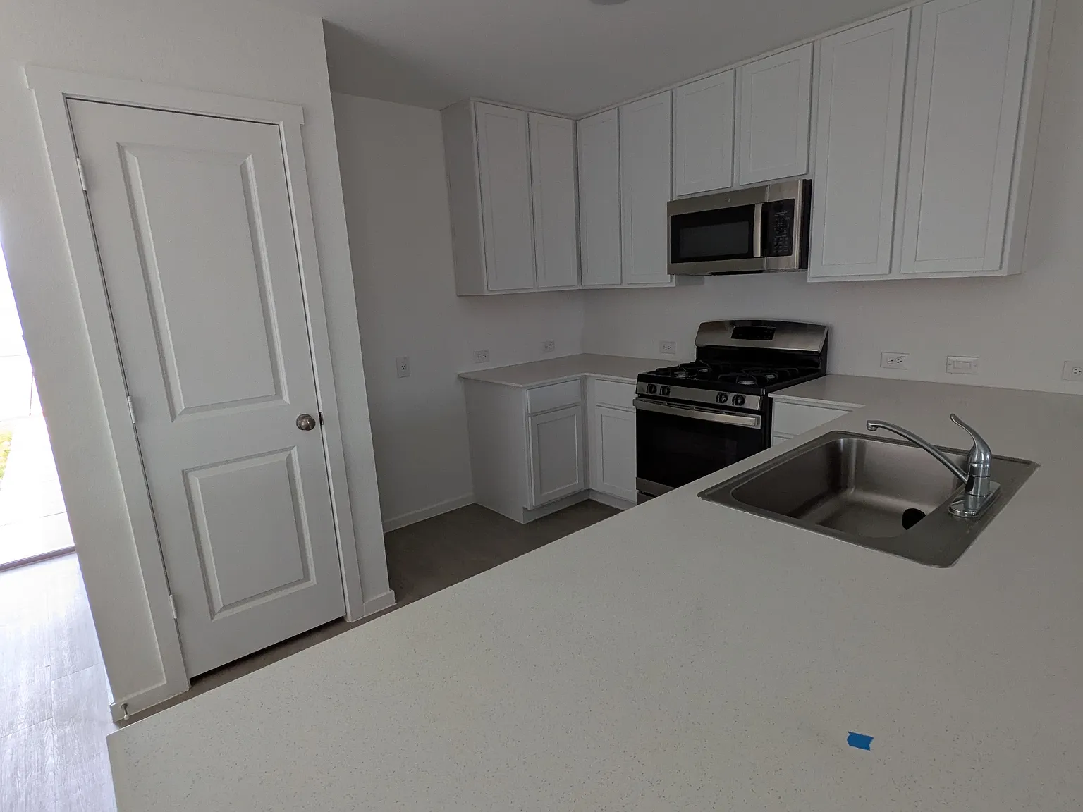 4 bed, 1692 sqft, $1,690 — Photo 2