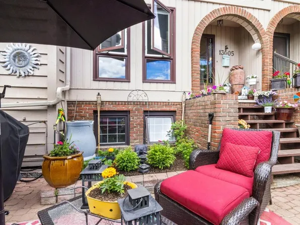 13005 W 6th St SW, Calgary, AB T2W 4J8