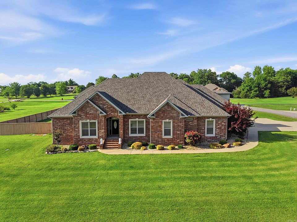 1st image of 27 Winterberry Dr