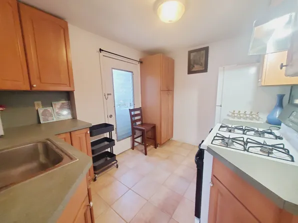 1078 E Main St APT 1, Stamford, CT 06902