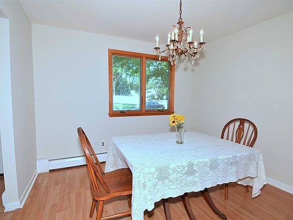 5th image of 106 Huron St