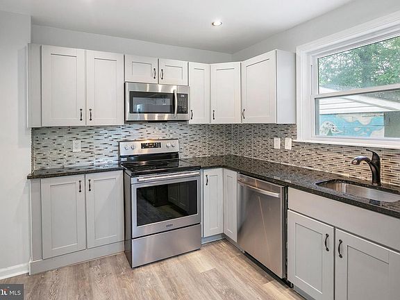 2nd image of 614 Larchmont Ave