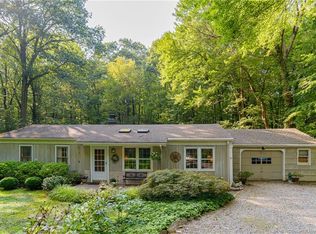 10 Arrowhead Ln, Sandy Hook, CT 06482