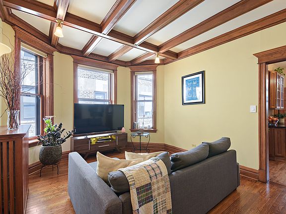 4th image of 823 W Lakeside Pl