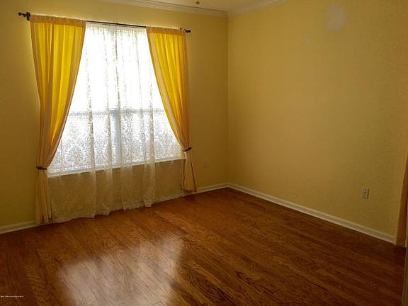 4th image of 3 Sunnybrook Ln #100B