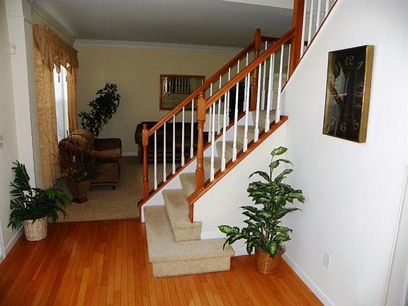 3rd image of 747 Mendon Hill Ln
