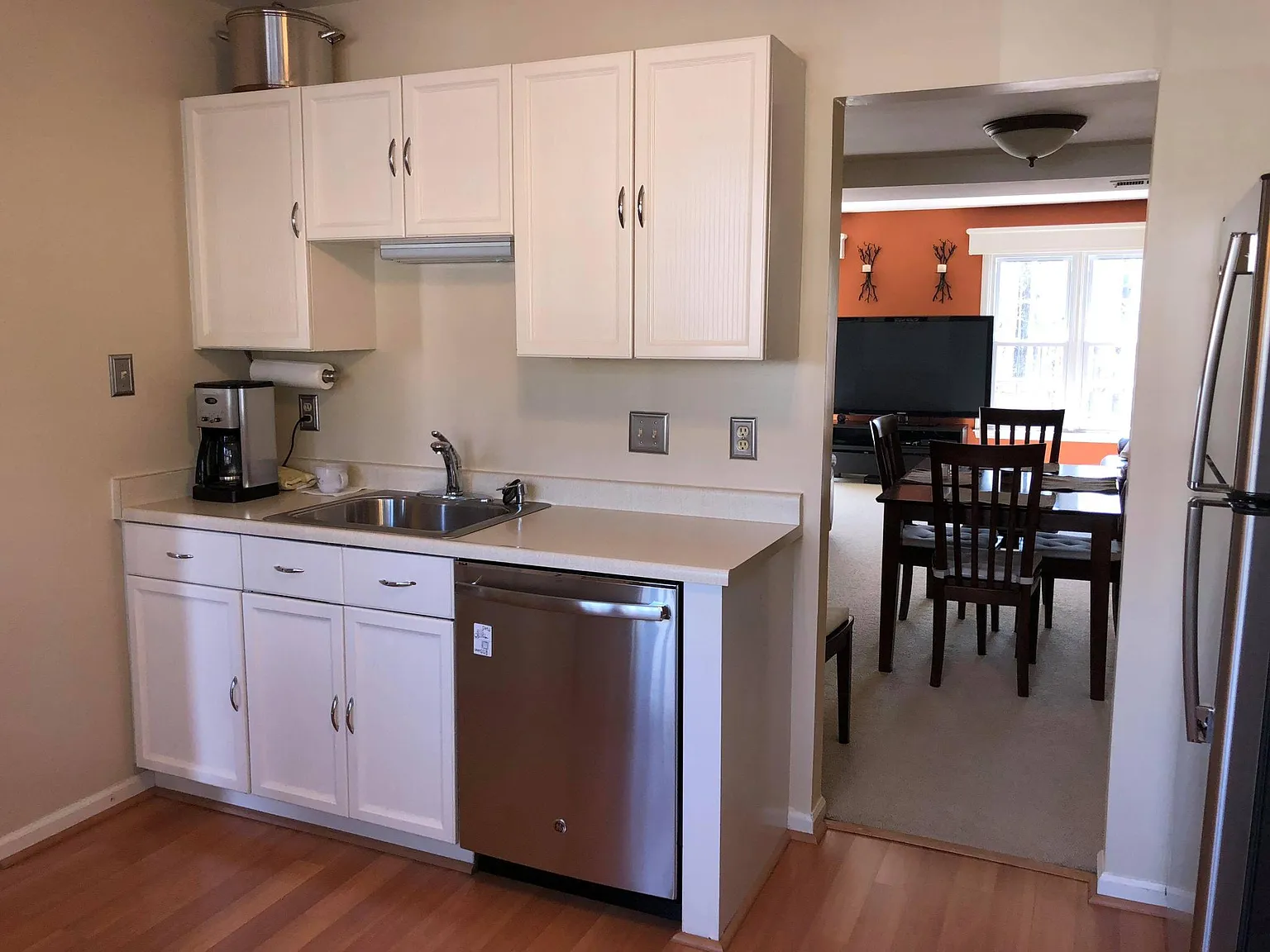 3 bed, 1750 sqft, $3,400 — Photo 3