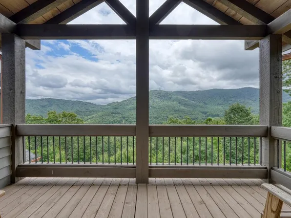 561 Deer Crest Rd, Blue Ridge, GA 30513