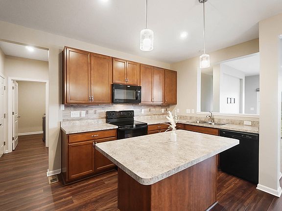 4th image of 436 Aintree Dr