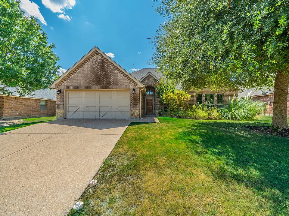 109 Chateau Dr