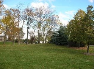 20440 Chadwick Ln, Brookfield, WI 53045