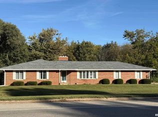 237 S State St, Greenview, IL 62642