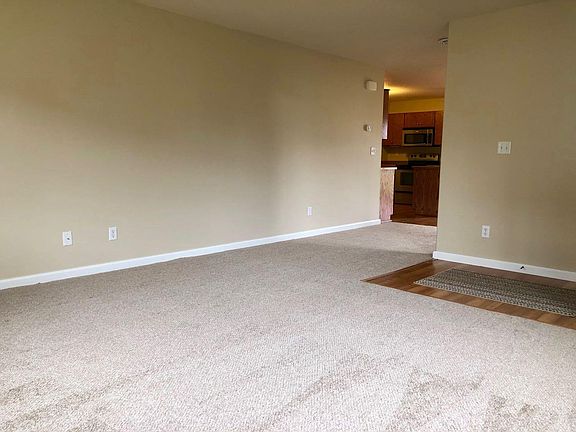 3rd image of 1156 42nd Ave W Unit D