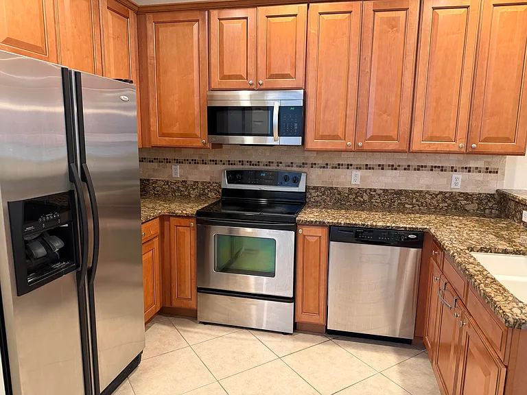 241 E Thatch Palm Cir — Photo 9