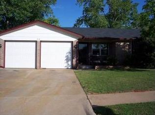 512 Whispering Oaks Blvd, Moore, OK 73160