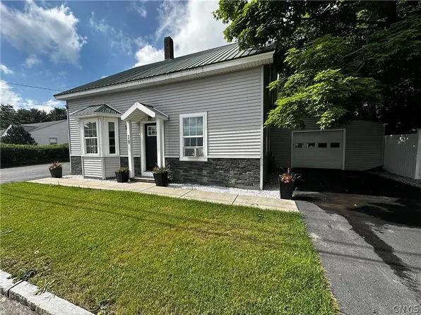 19 Onondaga St, Tully, NY 13159