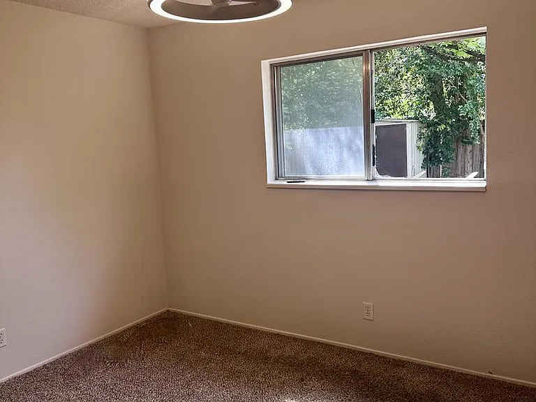 3257 Daisy St — Photo 6