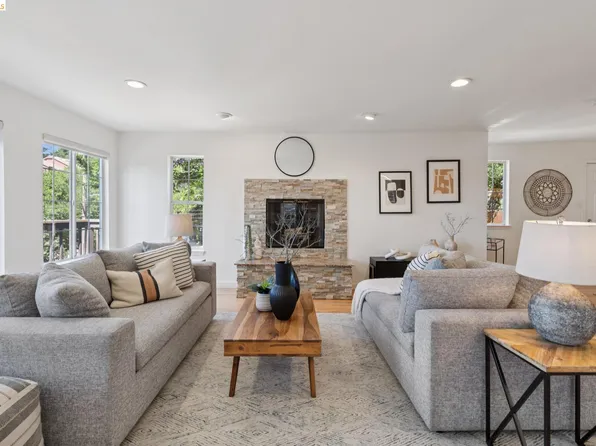 2170 Arrowhead Dr, Oakland, CA 94611