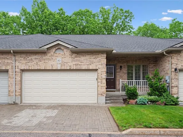 900 Doon Village Rd #10, Kitchener, ON N2P 1A4