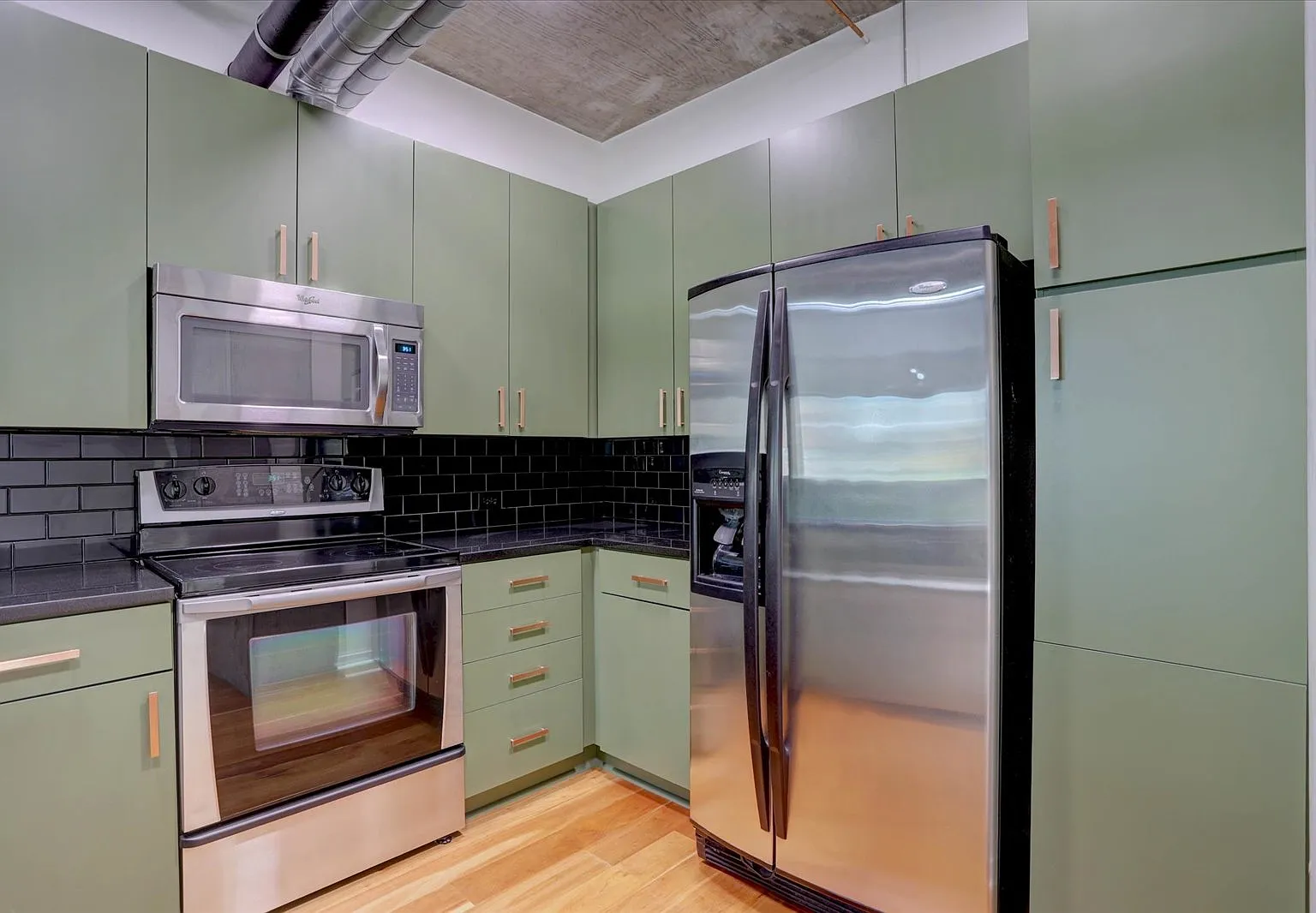 1 bed, 798 sqft, $2,350 — Photo 3