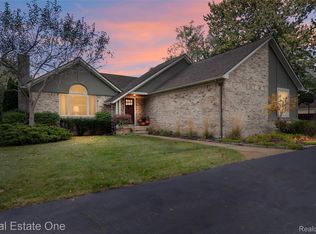 3167 Buss Dr, Commerce Township, MI 48390