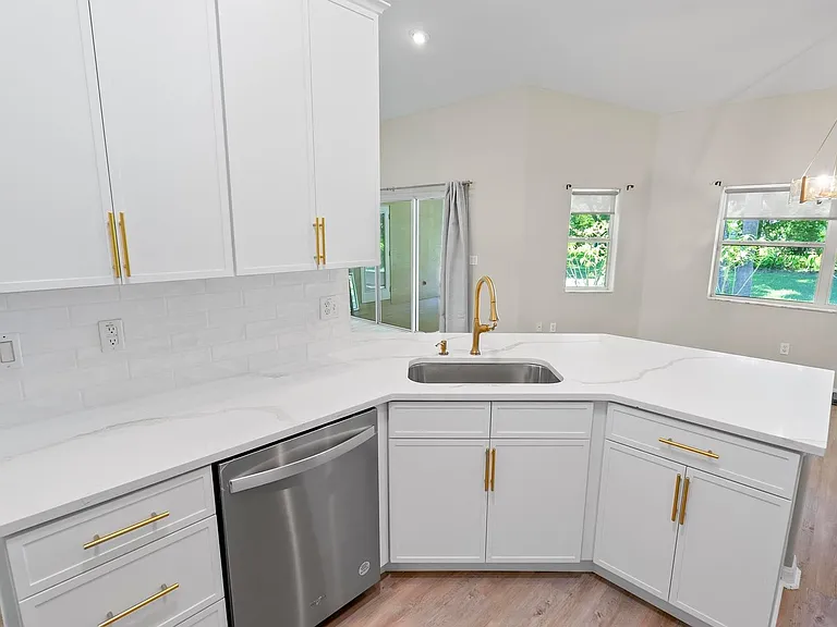24 Lakecliff Dr — Photo 31