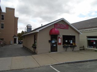 5 Railroad St, Lee, MA 01238