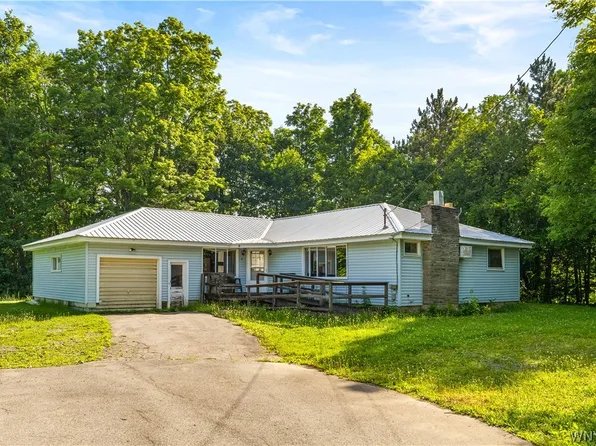 6 Crest Dr, Sauquoit, NY 13456