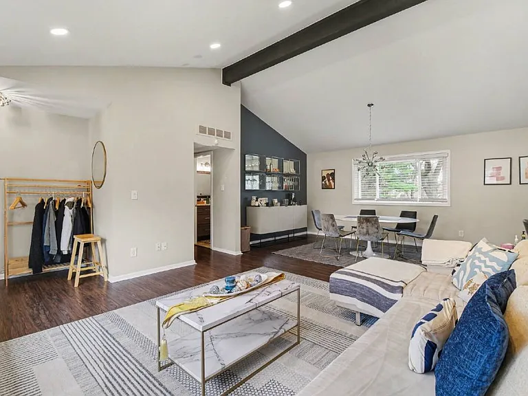 295 Nesbit Ln — Photo 4