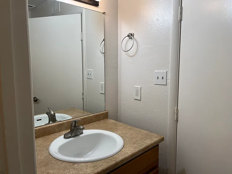 South Albuquerque 2BD with Outdoor Living — Photo 7