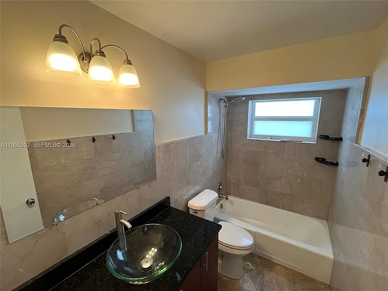 1958 Monroe St #203 — Photo 7