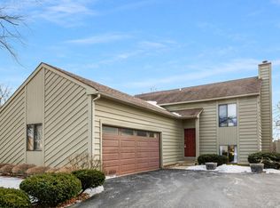 2455 Hedge Row Dr, Aurora, IL 60502