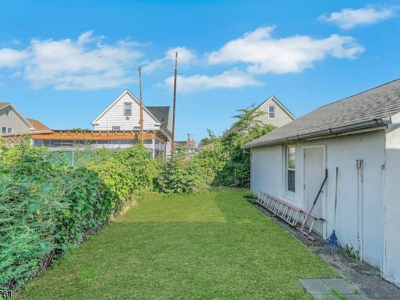 4th image of 230 Lincoln Pl