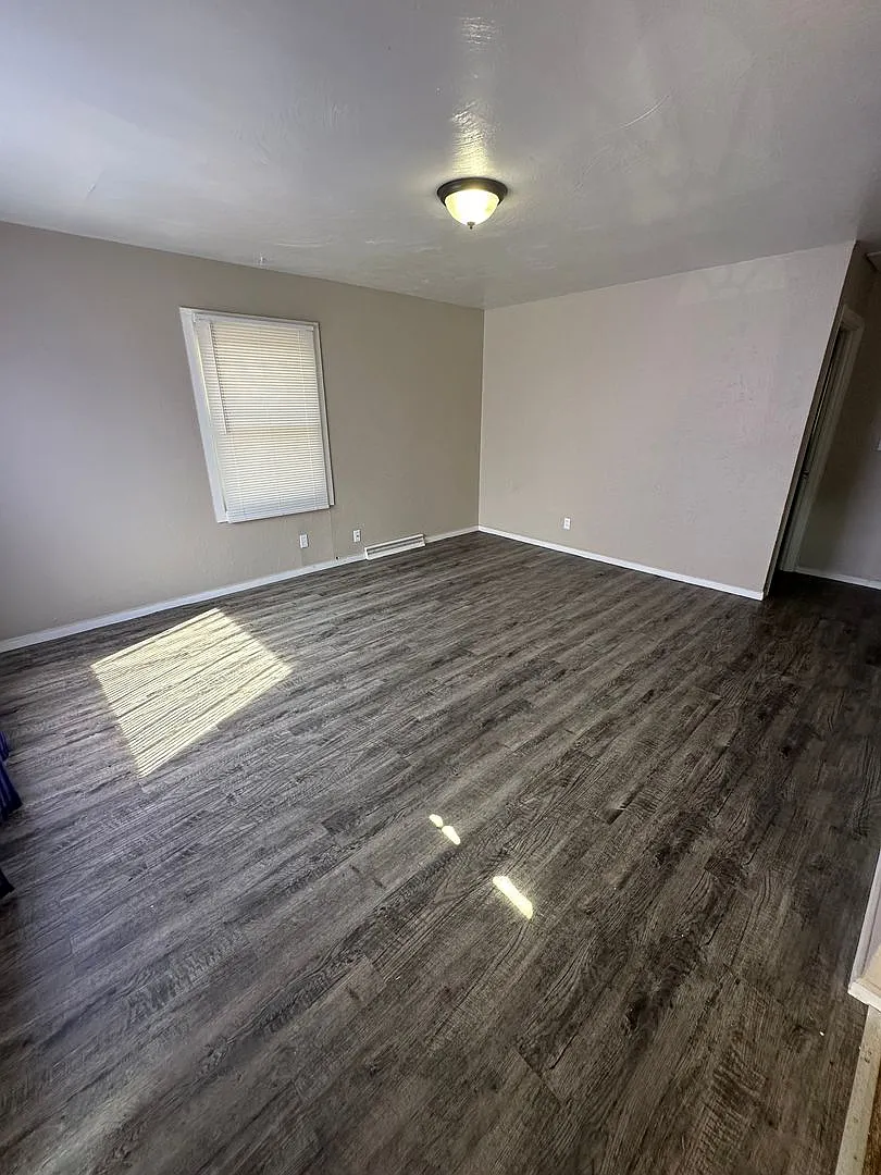 2 Bed Room 1 Bath — Photo 4