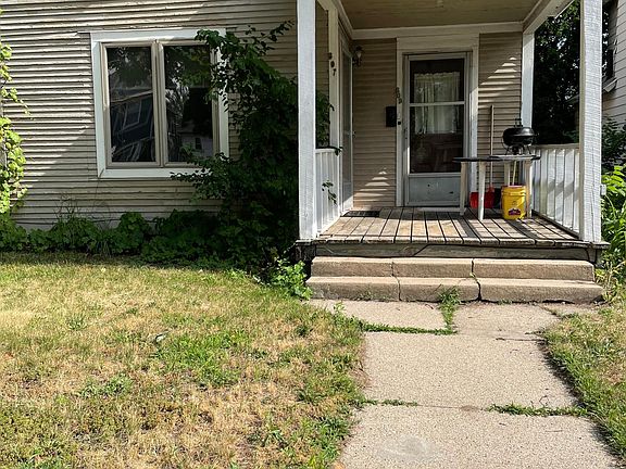 4th image of 607 Crescent St NE