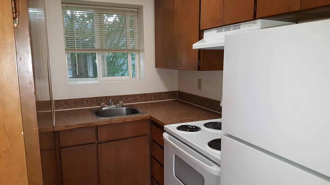 Alder Manor Apartments — Photo 4