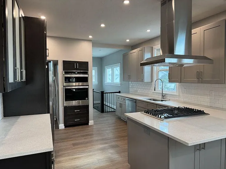 641 W 3rd Ave — Photo 2
