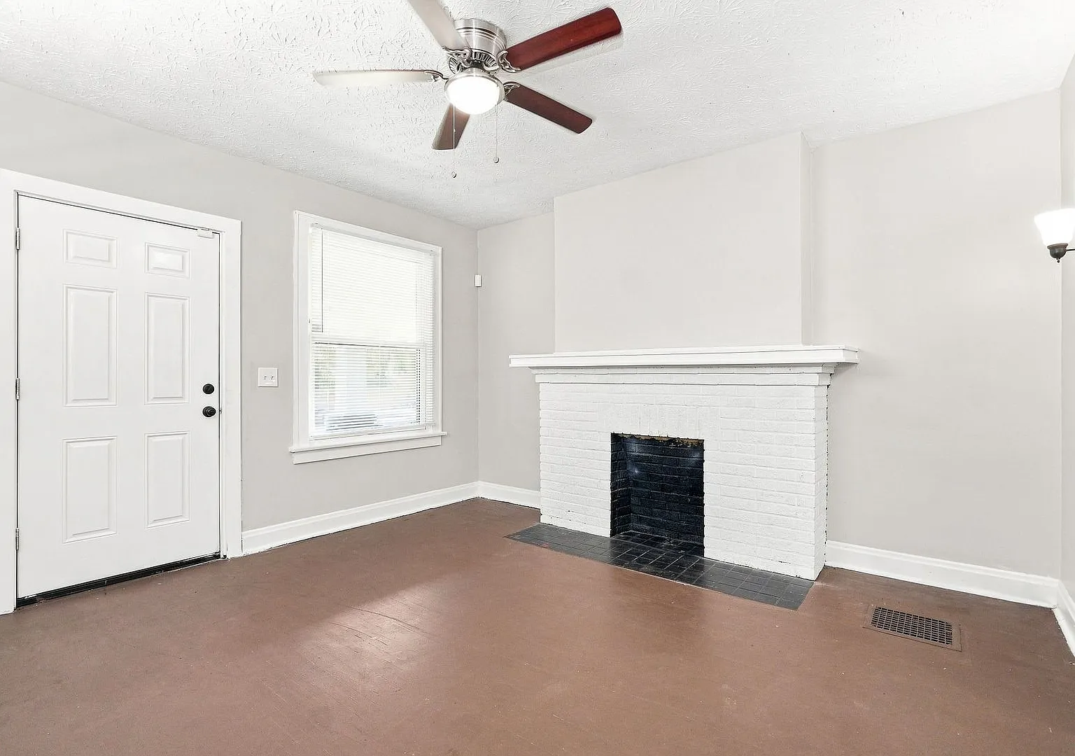 130 S Highland Avenue (Dnt) — Photo 2
