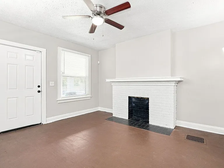 130 S Highland Ave — Photo 3